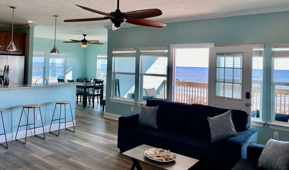 Living room ; ocean from array of windows