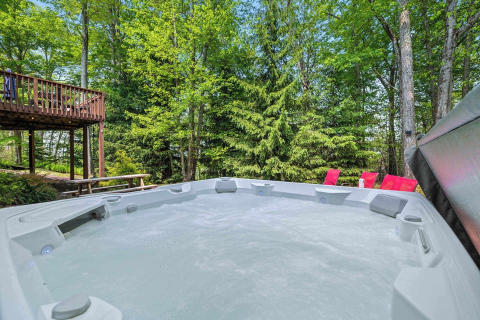Sink into the bubbles after a day on the mountain — the trees are all you'll see, and the only sound is water.