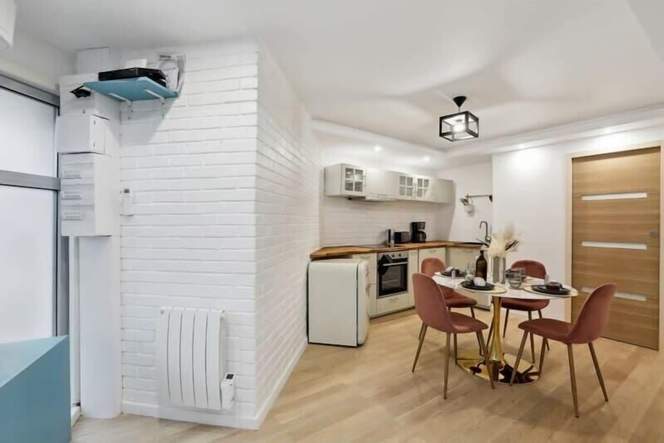 Living Room - Dining area