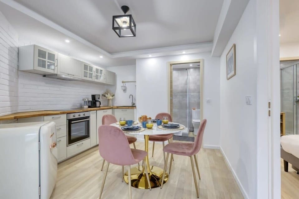 Dining Area - Kitchen