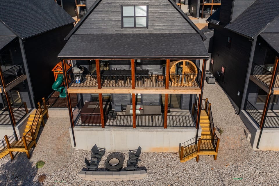 Lakeview Villa - Rear Exterior