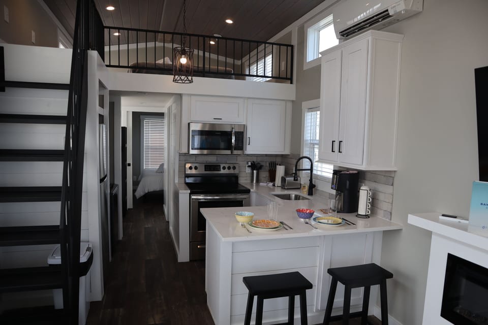 Main room with different angle of "hallway"