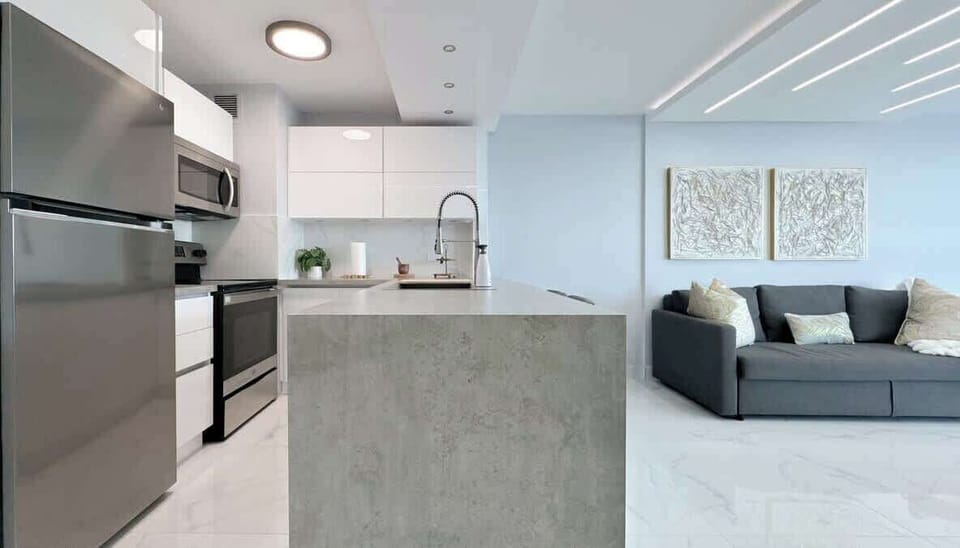 Not planning on going out? No worries, the kitchen is fully equipped so you can prepare your favorite meals. Now planning on cooking? No worries either. Ask us for our private cook services. 