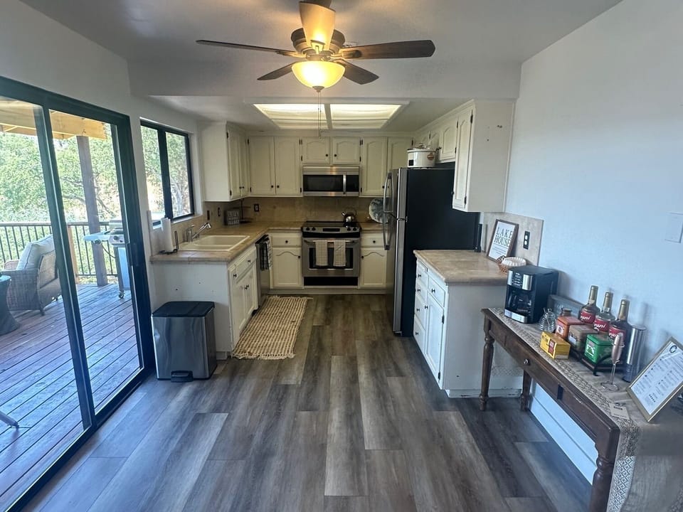 Fully equipped kitchen with electric range and dishwasher.