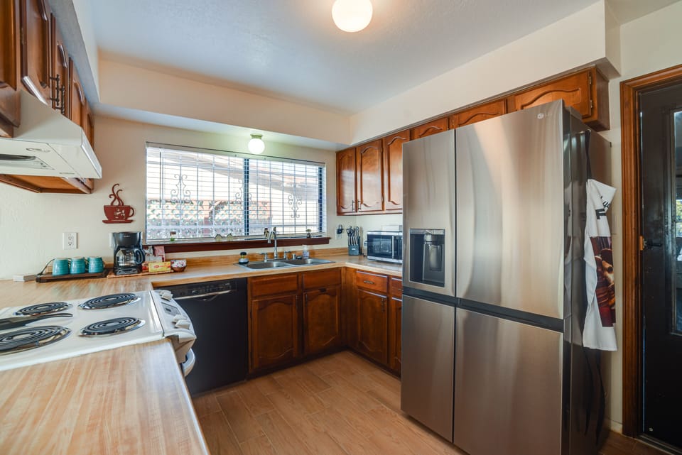 Kitchen | Cooking Basics | Coffee Maker | Trash Bags & Paper Towels Provided