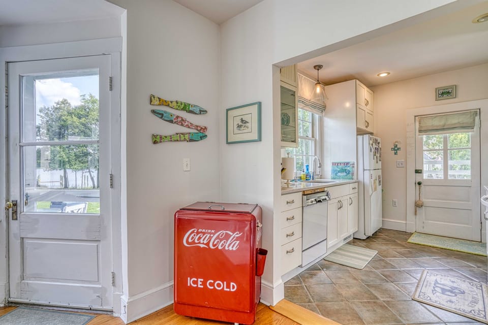 Entry to Kitchen
