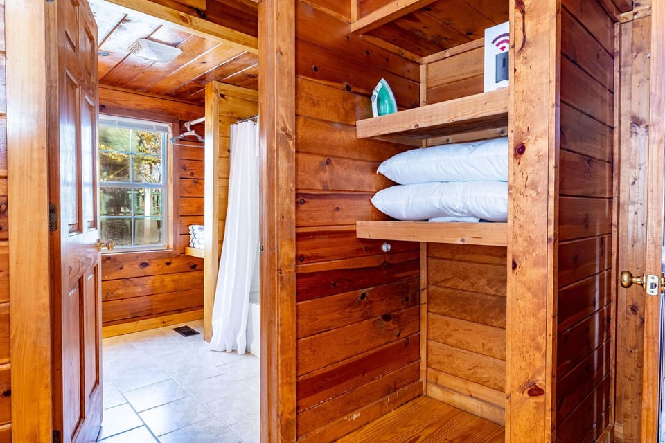 Main floor bedroom attached bath with shower & tub