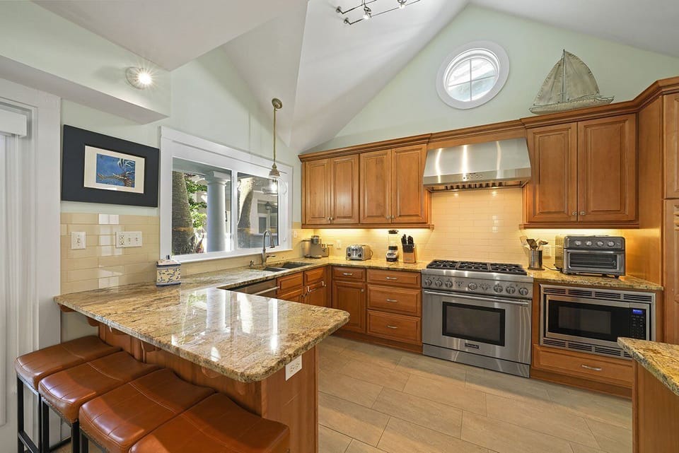 Palm Oasis - Miramar Beach - Kitchen