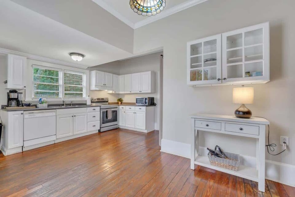 A view of the kitchen!