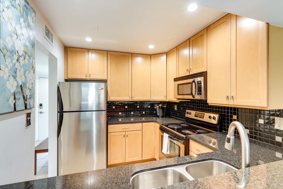 Kitchen | Cooking Basics | Coffee Maker | Trash Bags & Paper Towels Provided