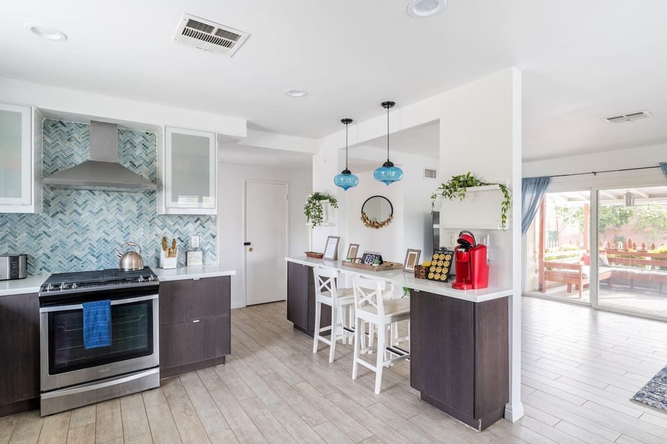 Breakfast bar with coffee options. Gas Range and oven