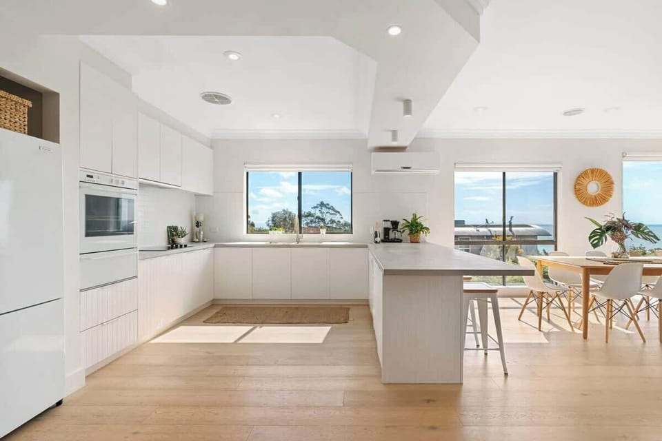 Light and airy kitchen suitable for any home-cook