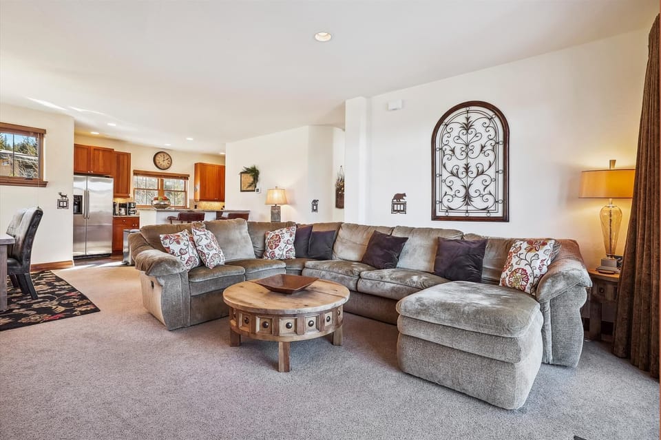 Living Room - Highland Greens 56 - Breckenridge Vacation Rental
