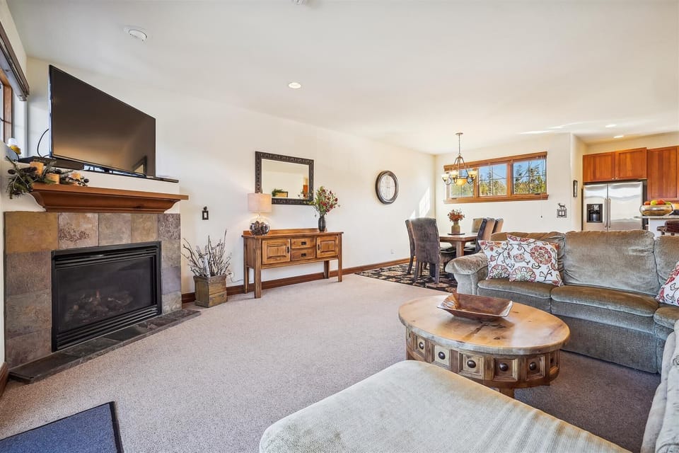 Living Room - Highland Greens 56 - Breckenridge Vacation Rental