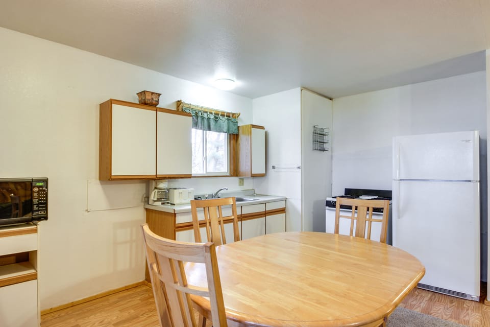 Kitchen | Cooking Basics | Dishware & Flatware Provided