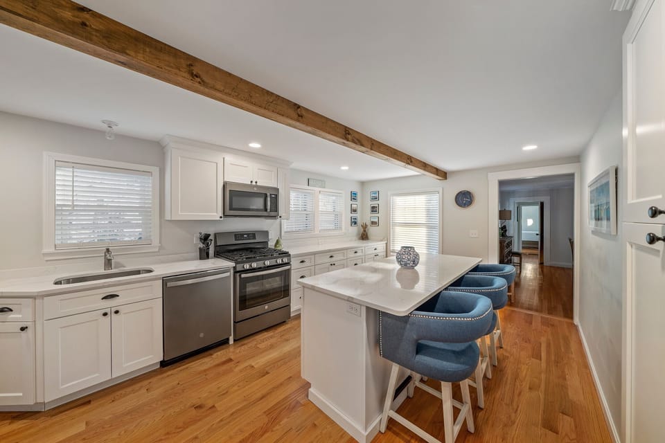 Stunning kitchen overview (2)