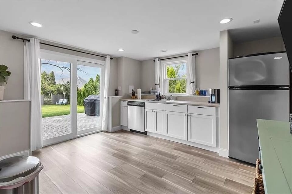 Downstairs Kitchenette 