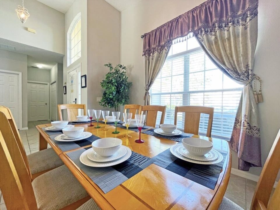 10-Dining.jpg