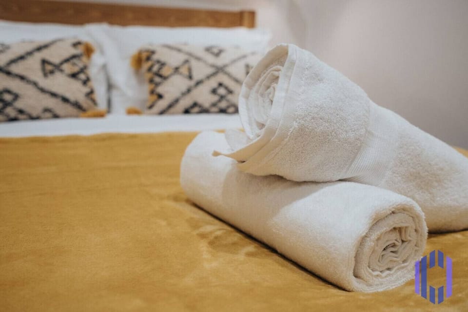 Double Bedroom - Full beddings, linens, towel included. - Power Socket by the bed - Comfortably heated room - Strong wifi - Baby Cot - Extra linen can be provided on request.