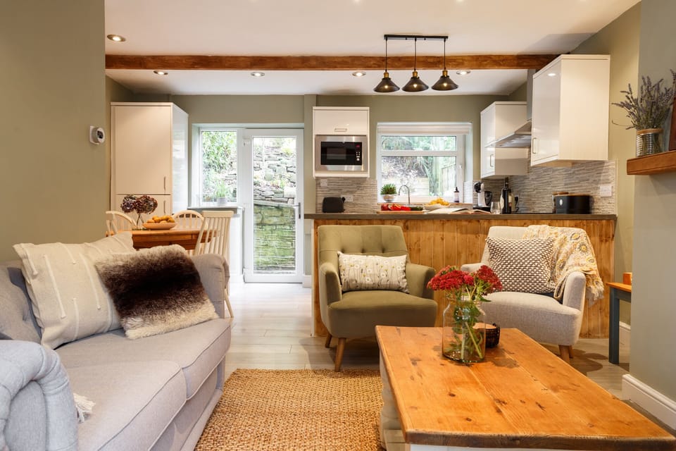 RC AppleCottage Final 07Social