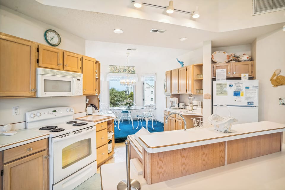 Upper/Main Level,Kitchen,