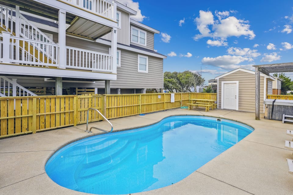 Pool/Lower Level,Pool,