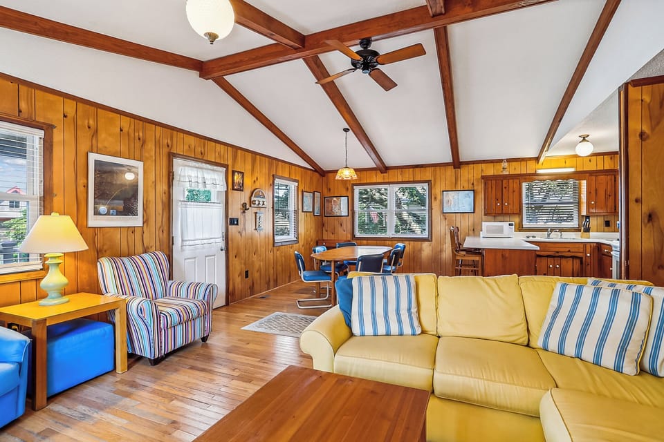 Main Level,Living Room,