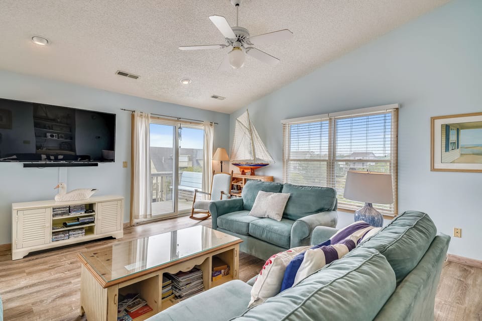 Upper/ Main Floor,Living Area,