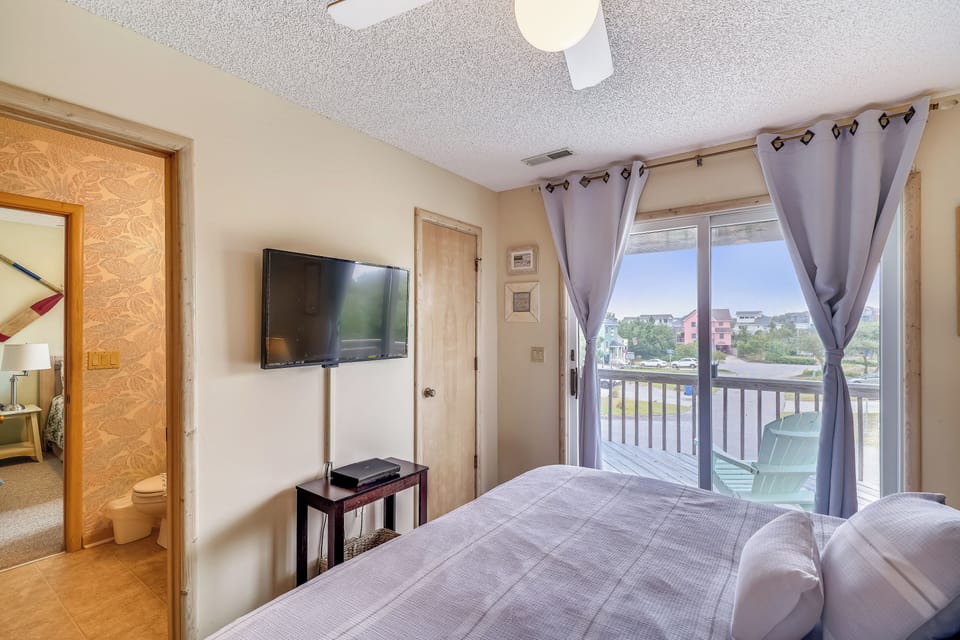 Middle Level,Bedroom,