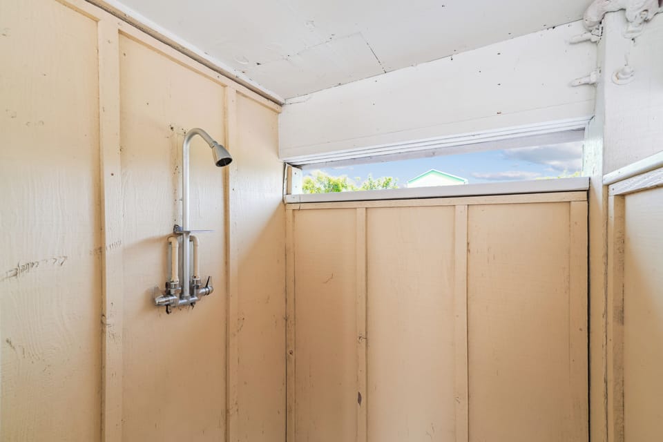 Parking Level,Shower,Shower