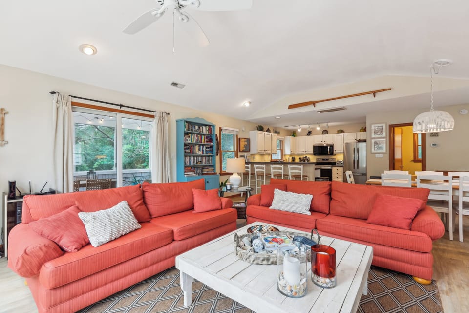 Main Level,Living Room,