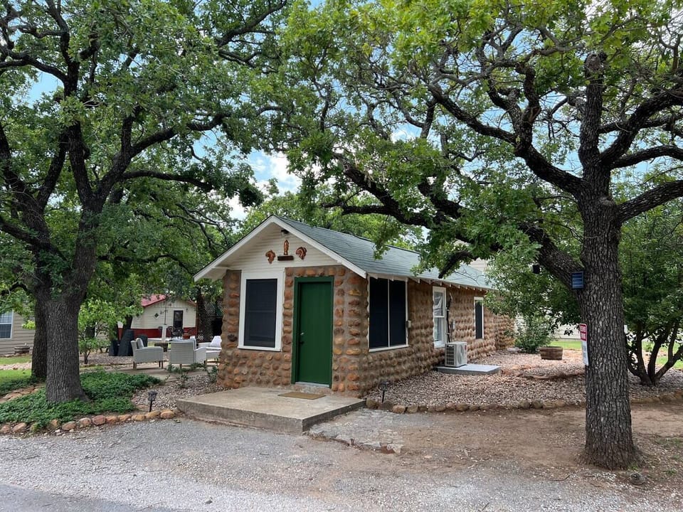 1908 Cobblestone cabin