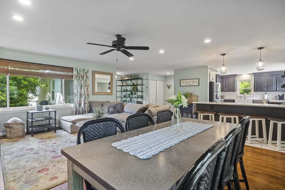 OPEN FLOOR PLAN