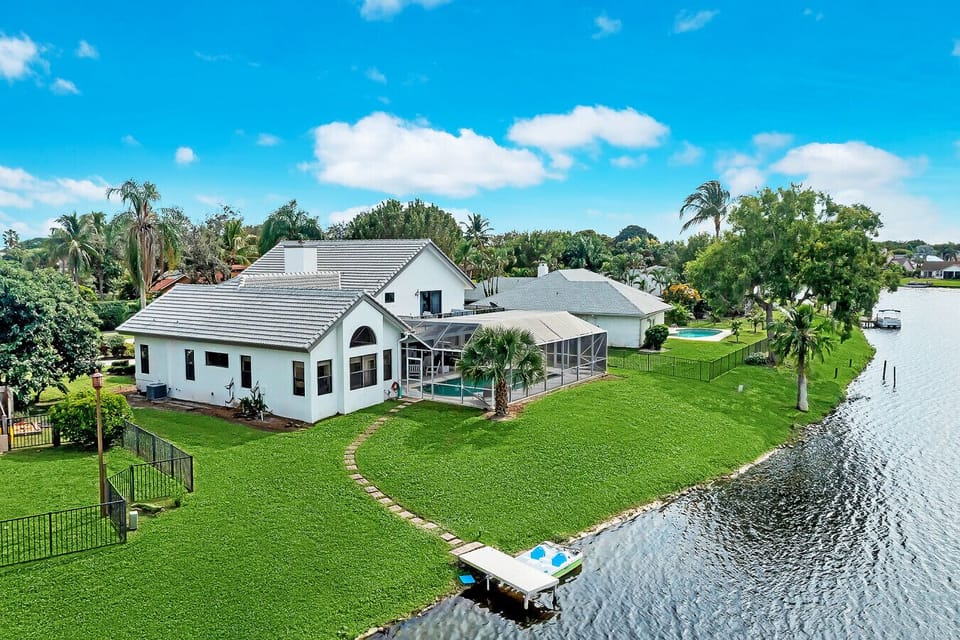 Welcome to Lake Luxe Equine for 16+ guests - heated pool, spa, & lake views!