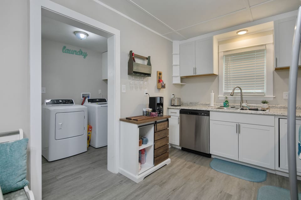 Kitchen leads to Laundry Room!