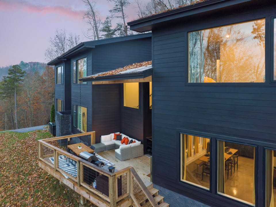 Welcome to your moody Smoky Mountain escape!