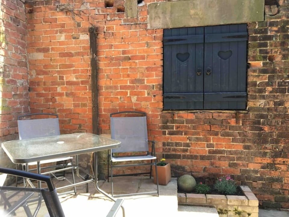 Courtyard garden