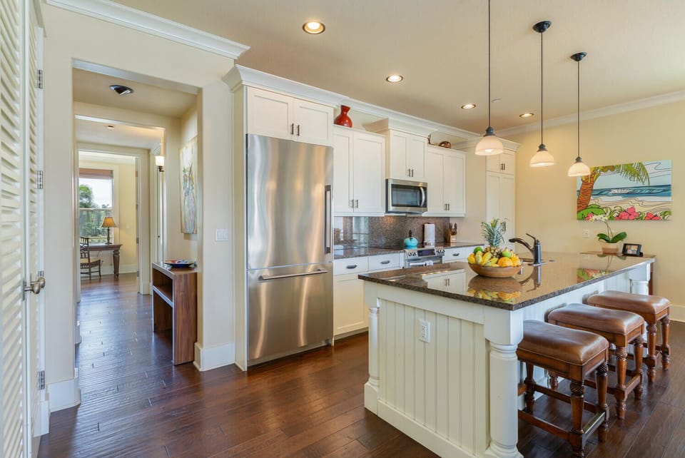 Granite counters, high end finishings, hardwood floors, and open concept!