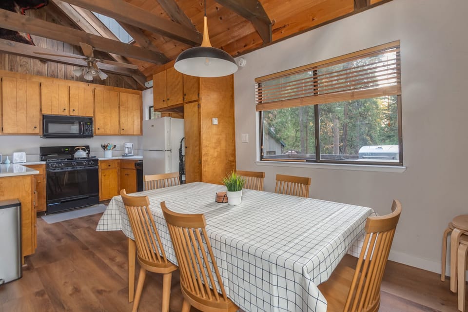 Dining Area 2