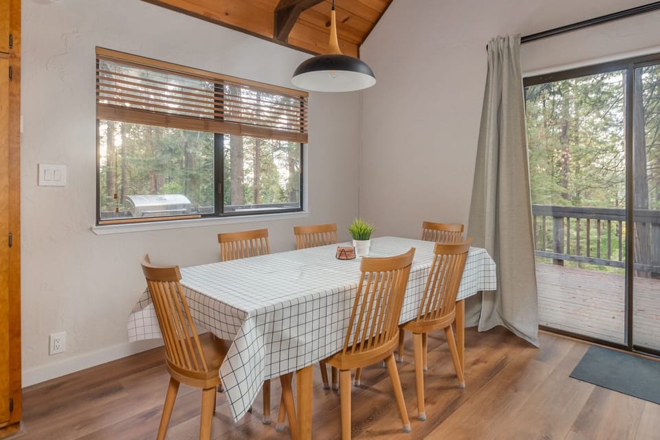 Dining Area 1