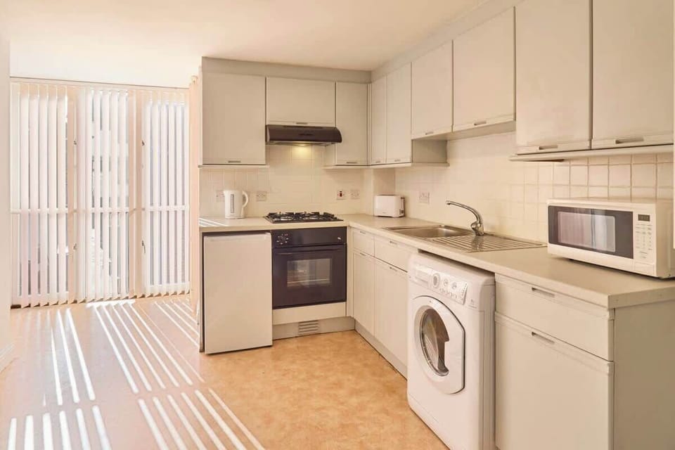 King's Corner, Canterbury - Host & Stay