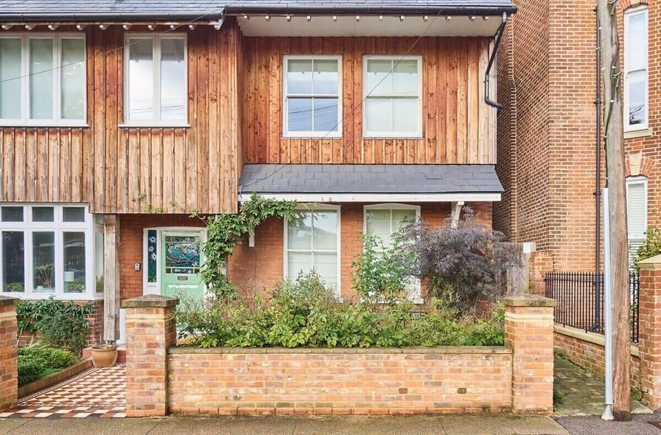 The Cabin, Canterbury - Host & Stay
