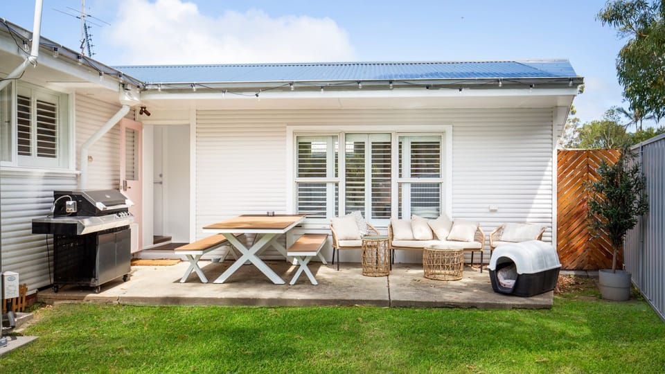 Easy access to an amazing surf beach for surfing, Amazing beach only a few minutes walk away