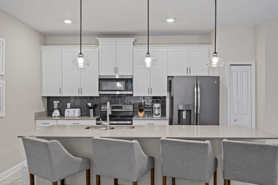 Fully equipped kitchen, stainless steel appliances, and a central island