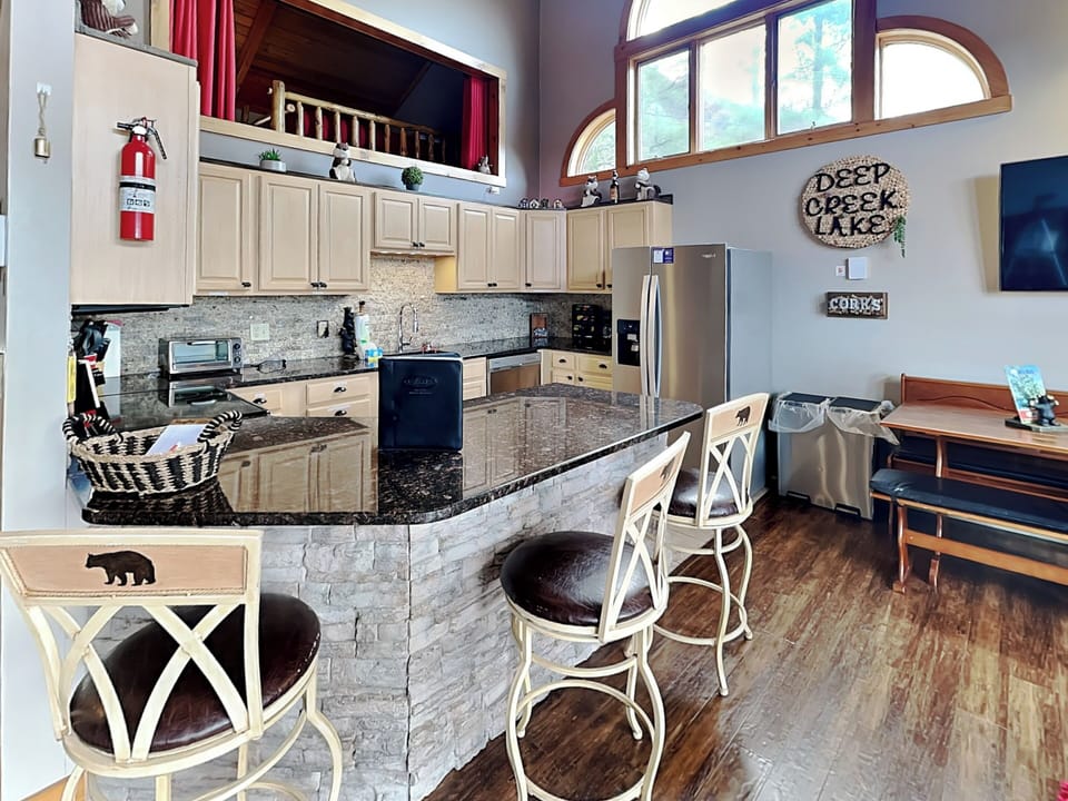 Kitchen - Breakfast Bar