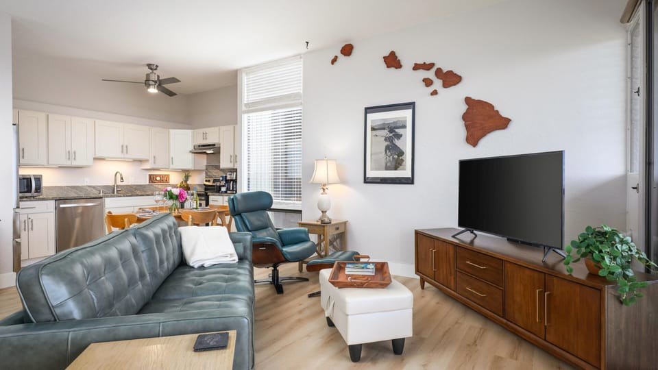 Spacious, open design 10ft Ceilings comfortable new furniture.