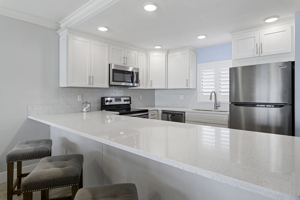 23-Huntington-By-The-Sea-404-Kitchen