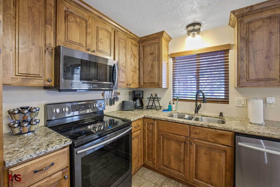 Cook up a storm: blender, Crock-Pot, baking dishes, spices and more included! You'll even find a fully-stocked coffee area.