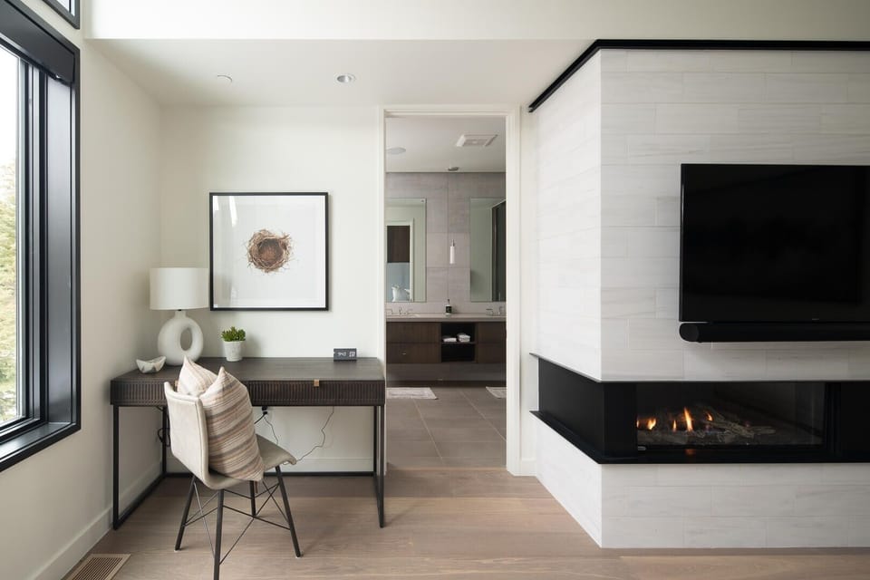 Indoors, Furniture, Living Room, Fireplace, Screen