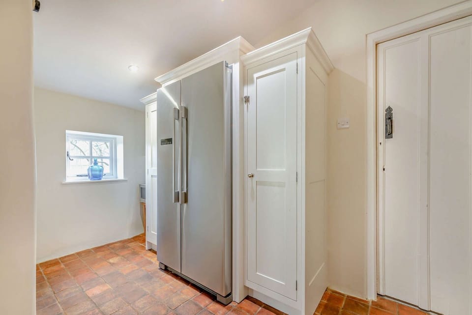 Causeway Cottage Pantry Larder - StayCotswold
